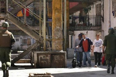 Detuvieron a una mujer acusada de comprar y vender bebés de familias pobres