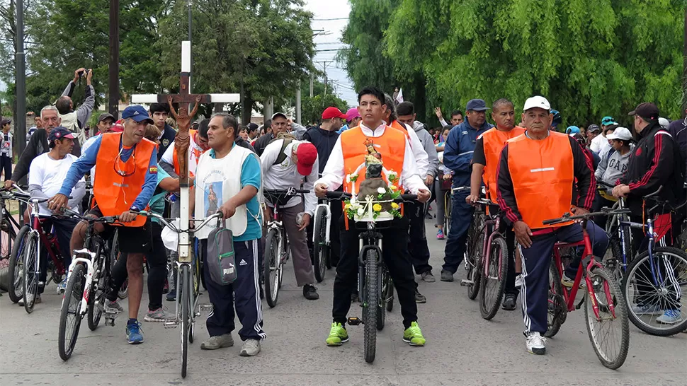 El Vía Crucis en bicicleta recorrió la ciudad de Santiago del Estero
