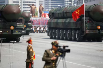 Corea del Norte exhibió por primera vez un misil de largo alcance