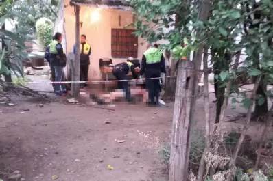 Pidió ayuda en una casa y se desplomó