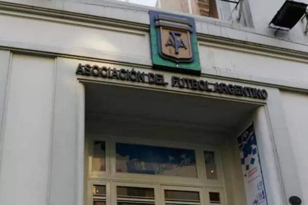 La AFA se comprometió a colaborar con el caso del hincha arrojado de la tribuna