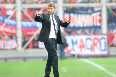 La sorpresiva renuncia de Tinelli cayó muy mal en San Lorenzo