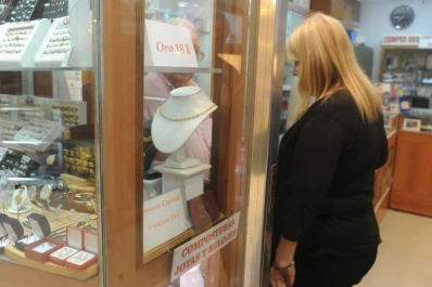 Revuelo en el centro: atrapan a una mechera que intentó robar una joya valuada en $ 30.000