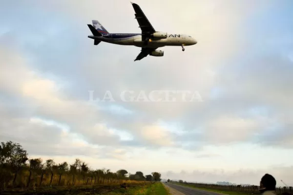 El Gobierno autorizó los vuelos directos desde Tucumán hacia Lima y Santiago de Chile