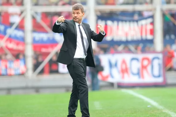 La sorpresiva renuncia de Tinelli cayó muy mal en San Lorenzo