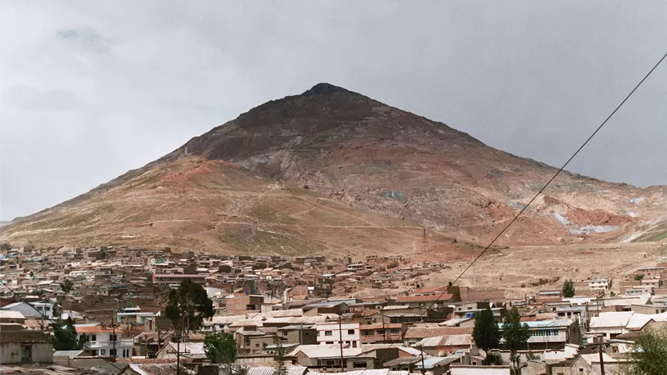 Un turista argentino murió por falta de oxígeno en el Cerro Rico de Potosí
