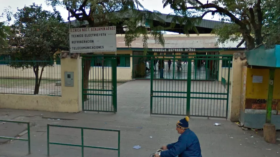 Encontraron 60 envoltorios con cocaína en una escuela de Tucumán