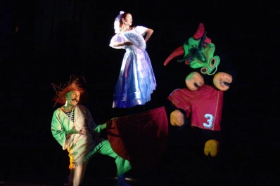 El Teatro Negro de Praga trae su magia