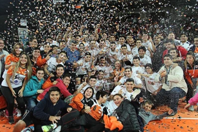 Monteros Voley venció a Libertad y le sumó al ascenso el título de campeón
