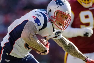 Se suicidó una estrella de la NFL