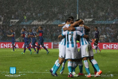 Racing goleó a Tigre y sostiene su ilusión copera