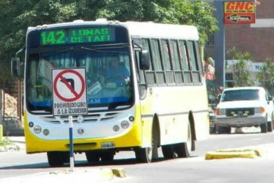 Quiso asaltar un colectivo armado con un machete, pero lograron reducirlo