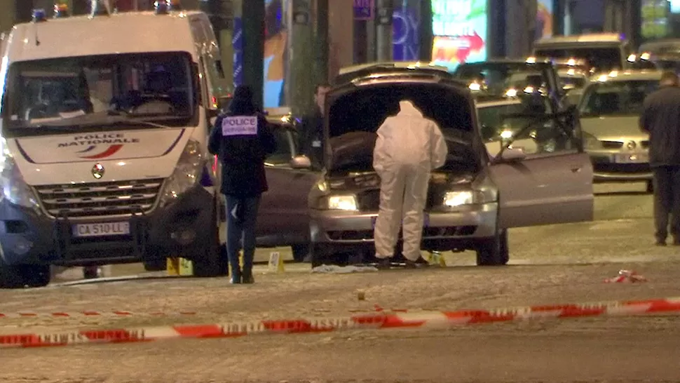 TENSIÓN. Uno de los policías murió durante el ataque en la capital francesa. REUTERS