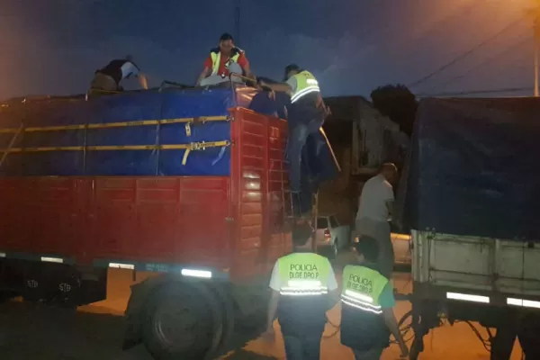 Llevaban mercadería de contrabando y quisieron sobornar a la Policía: quedaron aprehendidos