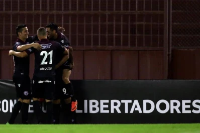 Godoy Cruz y Lanús pican en punta hacia octavos