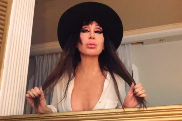 Moria Casán improvisó una sesión de fotos hot y hasta hizo topless