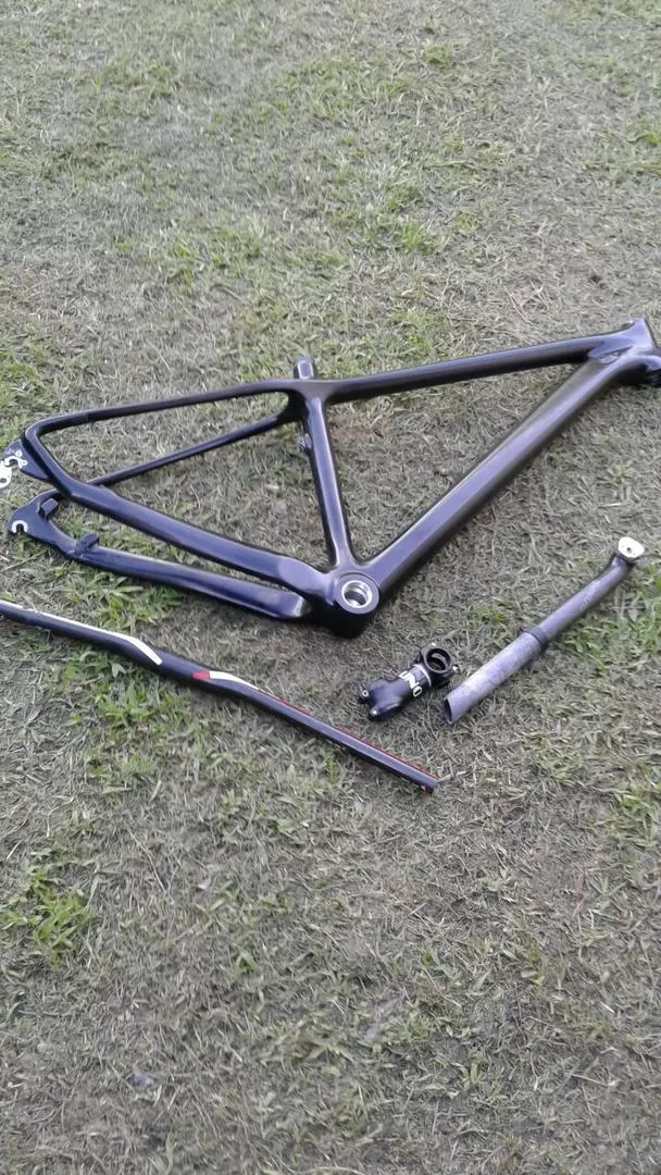 POR PARTES. Una biker recuperó algunos elementos de su bicicleta, que fue desarmada al otro día del robo.  