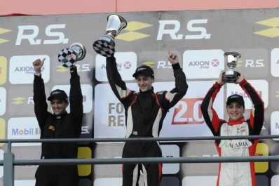 Fórmula Renault Plus: “Juampi” Rotondo hizo podio; su hermano “Facu” chocó