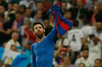 Messi calló las críticas, llegó al gol 500 y le mostró su camiseta al Santiago Bernabéu