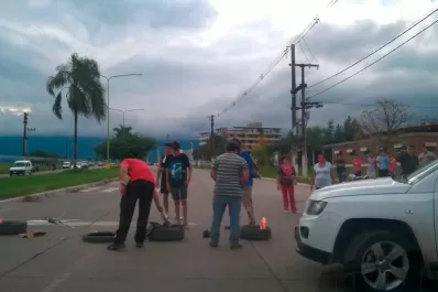 Yerba Buena: una protesta de vecinos generó un caos vehicular en la avenida Perón
