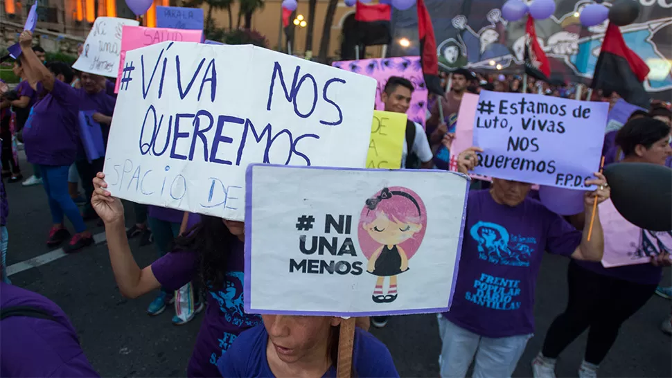 MANIFESTACIÓN. El 8 de marzo, miles de mujeres marcharon bajo la consigna #NiUNaMenos. ARCHIVO LA GACETA / FOTO DE DIEGO ARÁOZ