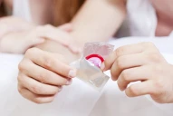 Sacarse el preservativo sin el consentimiento del otro puede ser considerado una violación