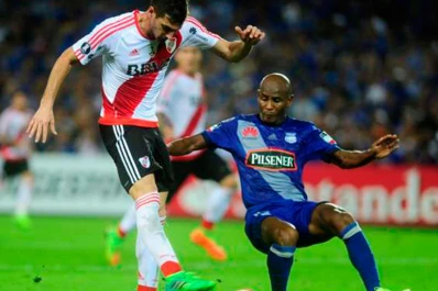 De la mano de Alario, River dio vuelta el partido y ganó en Ecuador