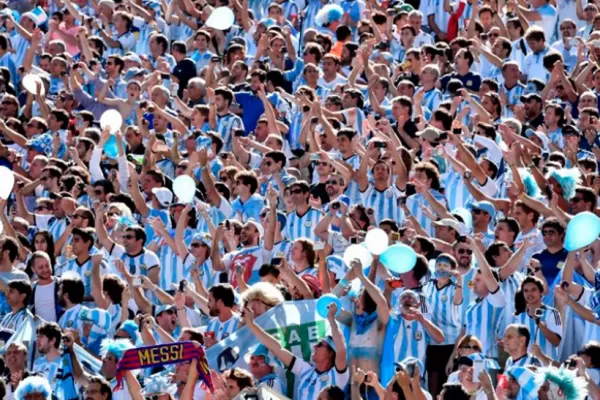 La FIFA castigó a la AFA por cantos discriminatorios de la hinchada argentina