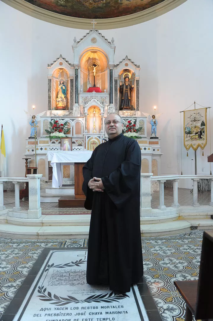 NUEVO PÁRROCO. Padre Charbel Chahine OLM, nacido en Beirut. LA GACETA / FOTO DE HÉCTOR PERALTA.-  