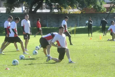 Cagna ensaya variantes para jugar el domingo frente a Douglas Haig