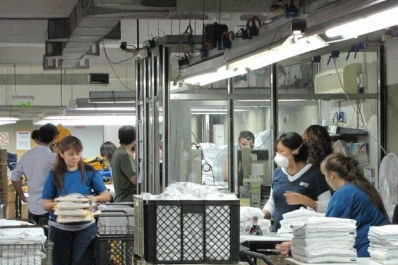 Baja el sector industrial, pero se recupera la construcción