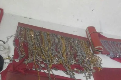 Saltaron las tapias y se llevaron joyas de senegaleses