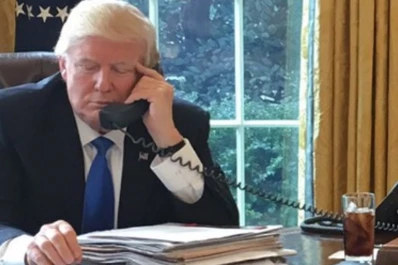 ¿Para qué sirve el botón rojo en el escritorio de Trump?