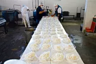 Trabajando, los reclusos escapan al agobio del encierro