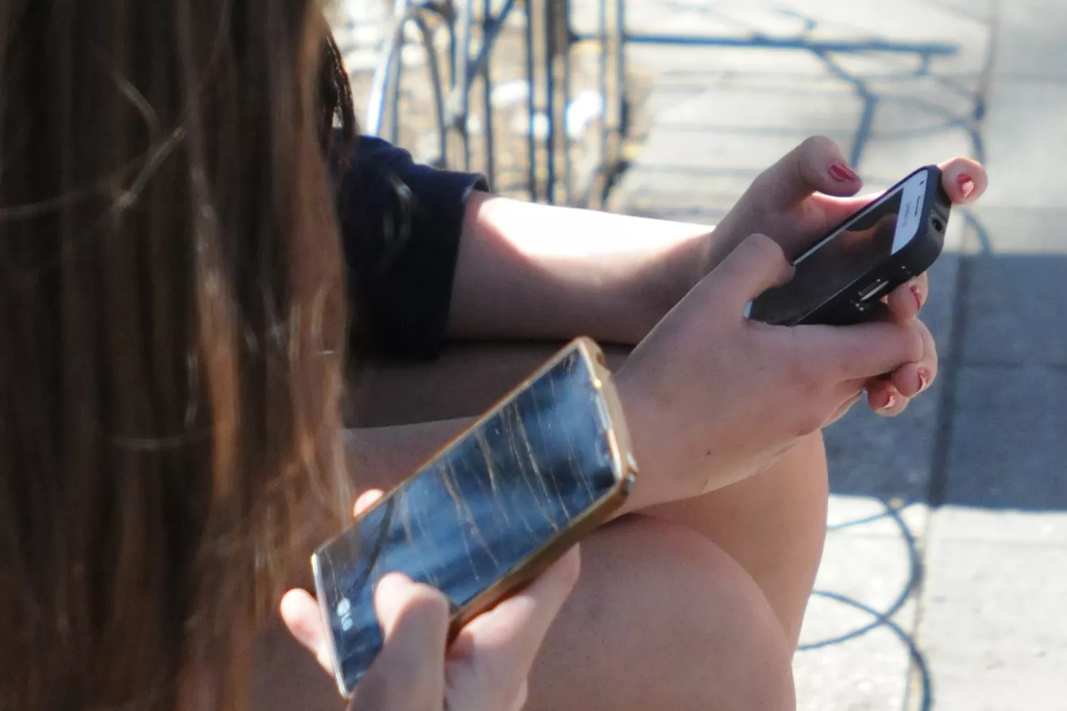 HORAS FRENTE A LA PANTALLA. Los adolescentes incorporaron el celular a sus vidas y pueden ser vulnerados a través de las redes sociales. ARCHIVO LA GACETA / FOTO DE ANALÍA JARAMILLO