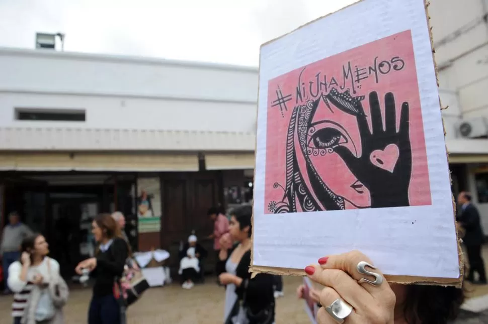 CONSIGNA. Con marchas, ONG piden políticas contra femicidios. LA GACETA / FOTO DE FRANCO VERA (ARCHIVO)