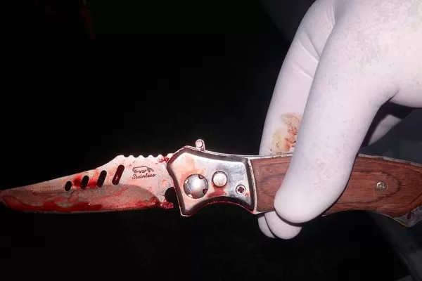 Lo increparon, se puso a pelear y terminó con una navaja clavada en la espalda