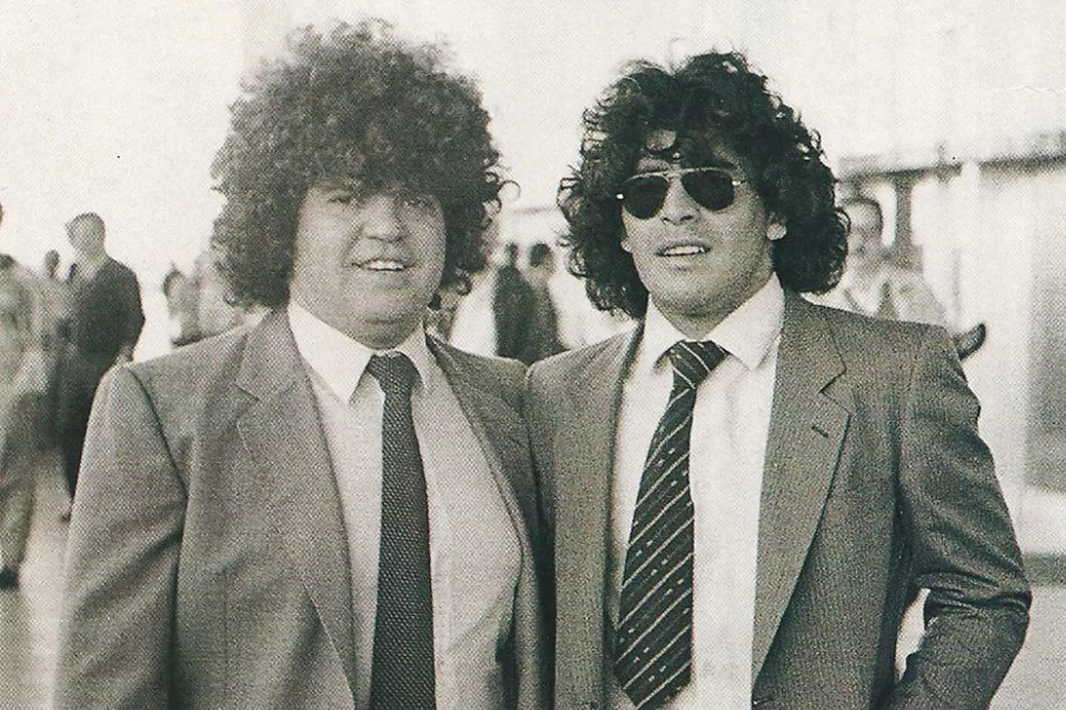 Jorge Cysterpiller, junto a un joven Diego Maradona. ARCHIVO