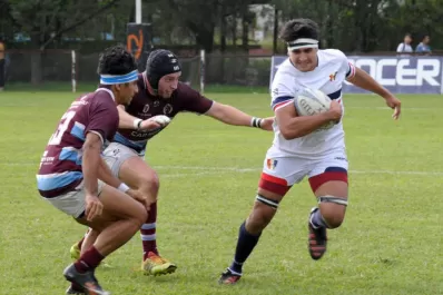 Natación goleó y es puntero
