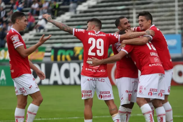 Huracán goleó y levantó cabeza