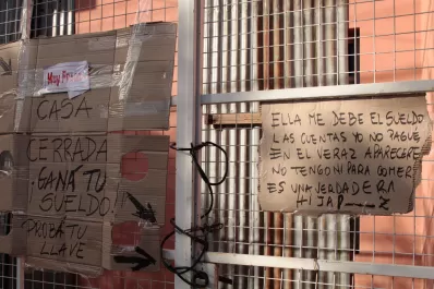 Después de 15 horas de protesta, Alicia Kirchner pudo salir de la Casa de Gobierno