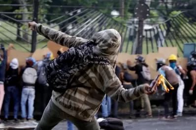 Civiles son puestos a la orden de tribunales militares en Venezuela