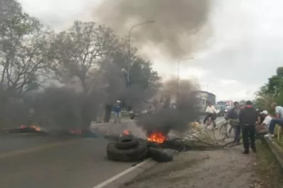 Las diferencias persisten: Uatre mantiene la protesta y corta la ruta 38, en Monteros