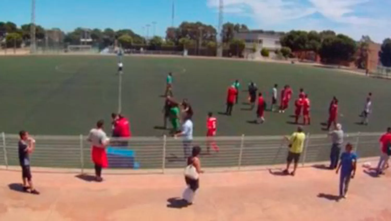 Video: un futbolista falló un penal a propósito porque fue amenazado de muerte