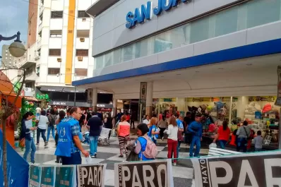 Finaliza la semana del paro de docentes universitarios con una marcha de antorchas