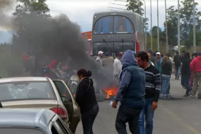 Los cosecheros bloquean los accesos a las plantas citrícolas y paralizan la actividad