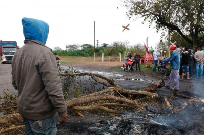 Denuncian que cobraban peajes en los cortes, pero los sindicalistas lo negaron