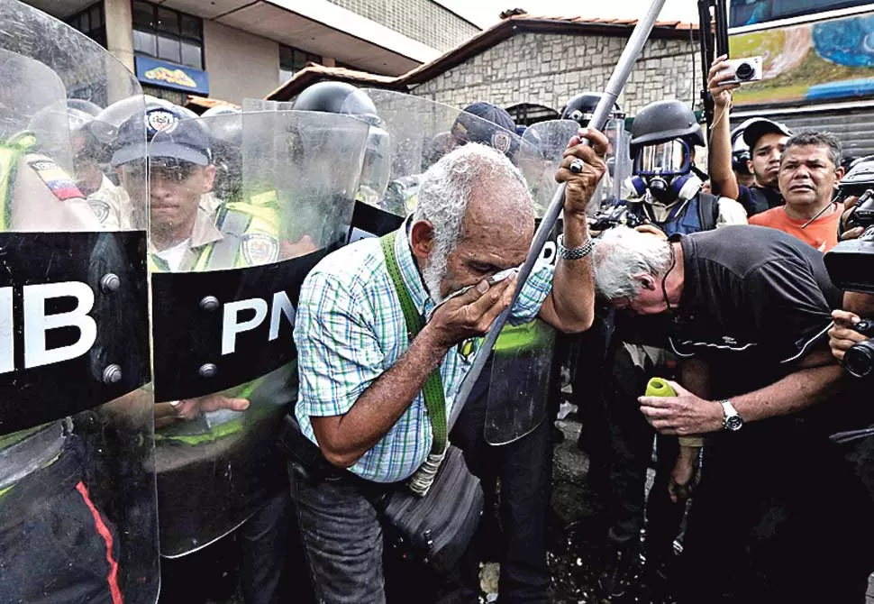 Gas pimienta contra abuelos venezolanos