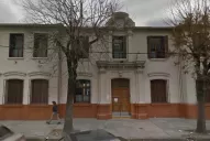 Escándalo en la puerta de un colegio: le pegaron a un hombre por pedófilo