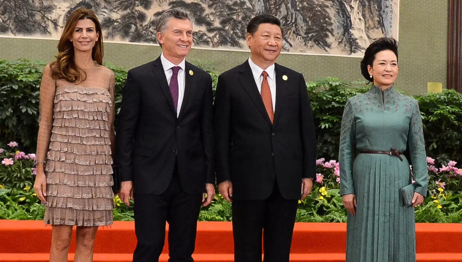 EN LA CENA. El presidente chino recibió a Macri y a Awada en la Opera House de Pekín. TELAM